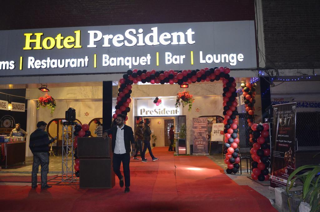 总统酒店 Zirakpur 外观 照片